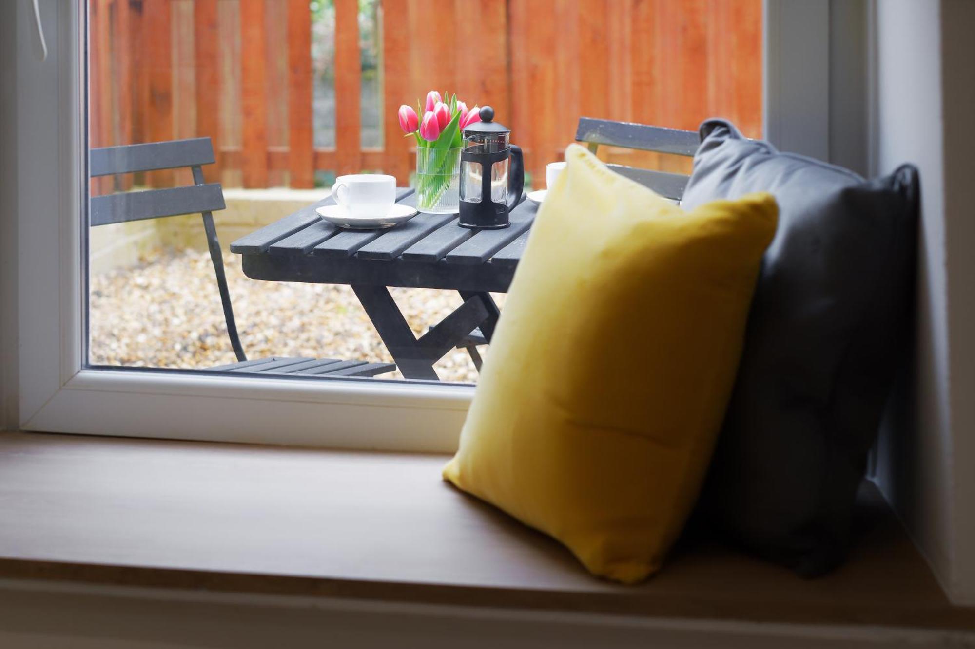 Stayright 3 Bed Home Near Hiking Trails & Parks Llwynypia Exterior foto